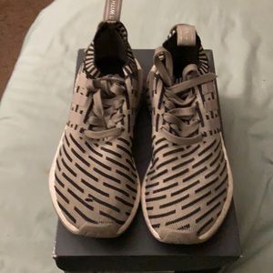 Nmd_r2 pk size 8